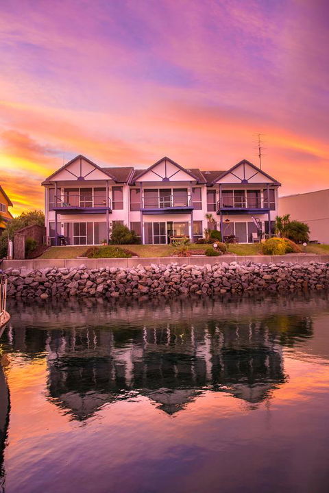 Marina Reflections - Sydney 4u 10