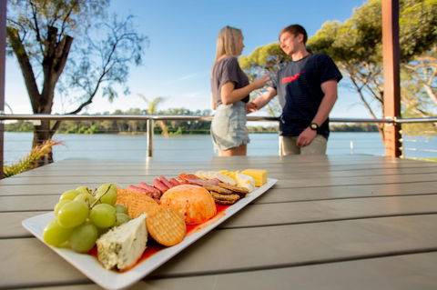 BIG4 Renmark Riverfront Holiday Park - Sydney 4u 6