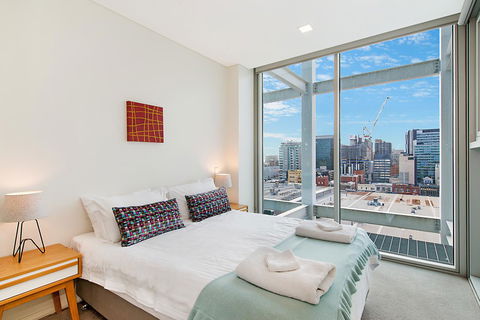 Stylish And Comfortable, Views Over Gouger St! - Sydney 4u 9