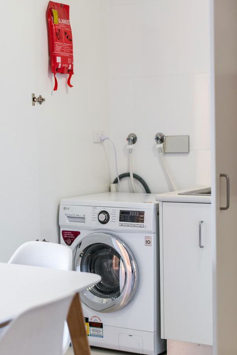 Stylish And Comfortable, Views Over Gouger St! - Sydney 4u 16