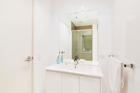 Stylish And Comfortable, Views Over Gouger St! - Sydney 4u 15