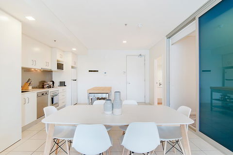 Stylish And Comfortable, Views Over Gouger St! - Sydney 4u 6