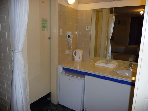 The Wine Vine Hotel - Sydney 4u 1