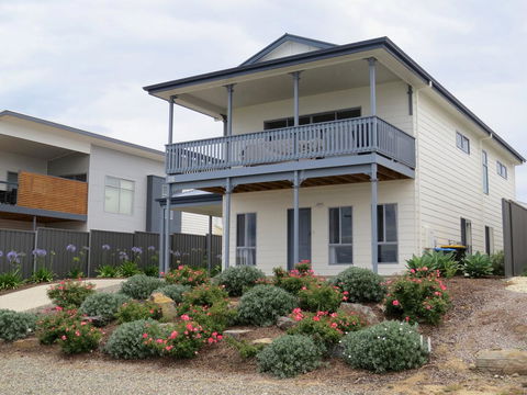 38 Wright Tce Encounter Bay - Sydney 4u 1