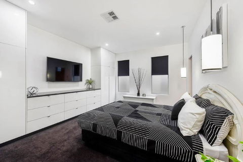 BENGALEE EXECUTIVE TOWNHOUSE- MODERN & STYLISH - Sydney 4u 11