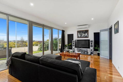 BENGALEE EXECUTIVE TOWNHOUSE- MODERN & STYLISH - Sydney 4u 6