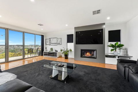 BENGALEE EXECUTIVE TOWNHOUSE- MODERN & STYLISH - Sydney 4u 5