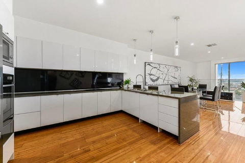 BENGALEE EXECUTIVE TOWNHOUSE- MODERN & STYLISH - Sydney 4u 10