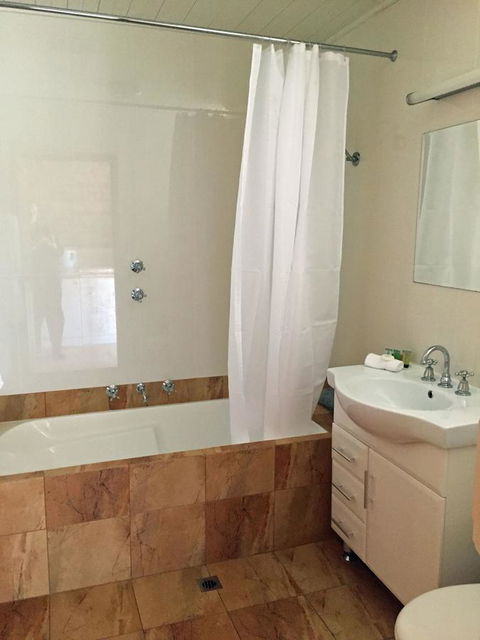 Coonawarra Place Motor Inn - Sydney 4u 7