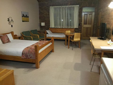 Coonawarra Place Motor Inn - Sydney 4u 1