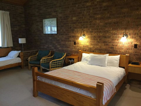 Coonawarra Place Motor Inn - Sydney 4u 8