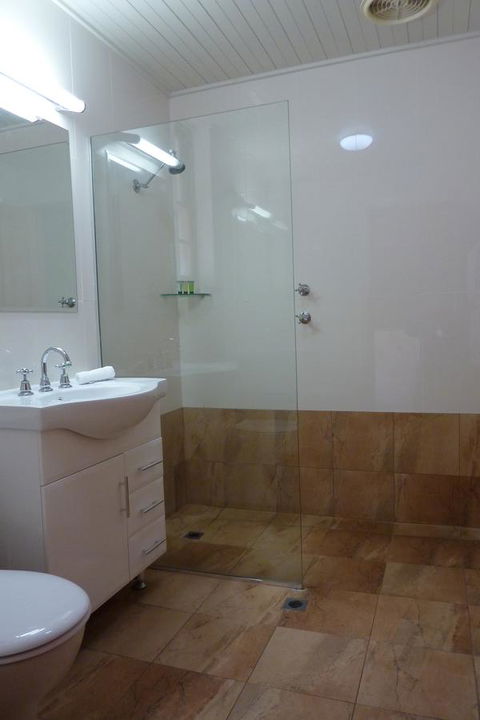 Coonawarra Place Motor Inn - Sydney 4u 13