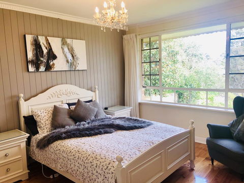 Stunning House With Beautiful Entertainment Area!! - Sydney 4u 2