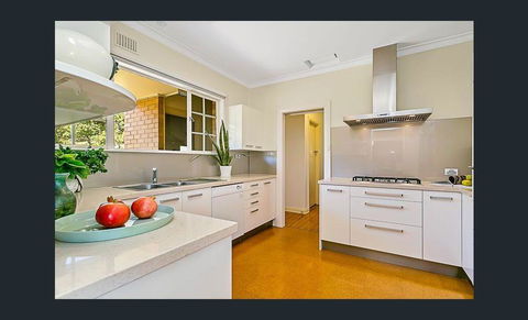 Stunning House With Beautiful Entertainment Area!! - Sydney 4u 9