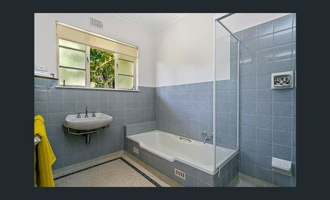 Stunning House With Beautiful Entertainment Area!! - Sydney 4u 11