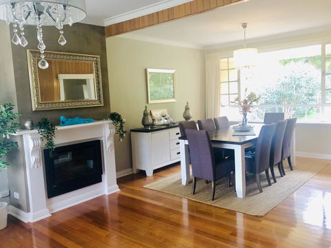 Stunning House With Beautiful Entertainment Area!! - Sydney 4u 4