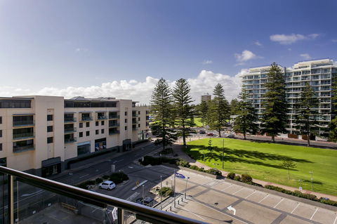 Glenelg Holiday Apartments-Pier - Accommodation Sydney 7
