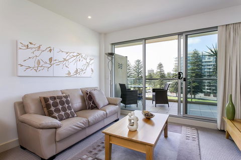 Glenelg Holiday Apartments-Pier - Accommodation Sydney 3