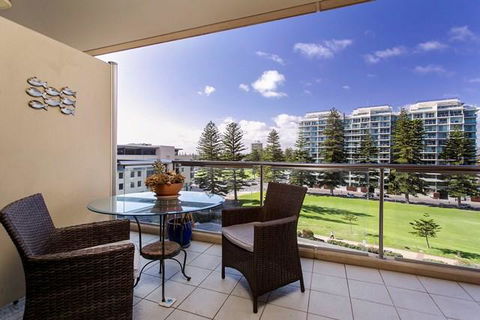 Glenelg Holiday Apartments-Pier - Accommodation Sydney 6