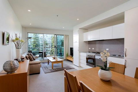 Glenelg Holiday Apartments-Pier - Accommodation Sydney 1