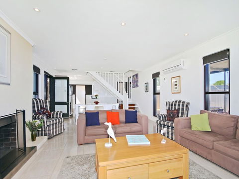 Pearl By The Sea - Sydney 4u 5