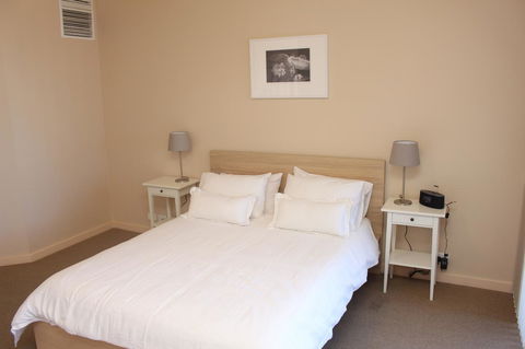 The Lighthouse - Beachfront Accommodation - Sydney 4u 6