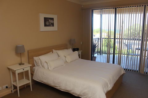The Lighthouse - Beachfront Accommodation - Sydney 4u 1