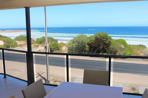 The Lighthouse - Beachfront Accommodation - Sydney 4u 9