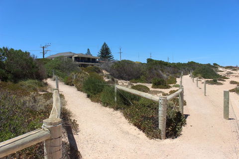 The Lighthouse - Beachfront Accommodation - Sydney 4u 11
