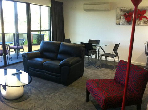 Cattlemans Country Motor Inn & Serviced Apartments - Sydney 4u 23