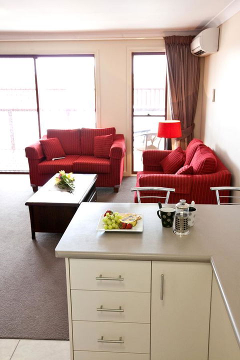 Cattlemans Country Motor Inn & Serviced Apartments - Sydney 4u 9
