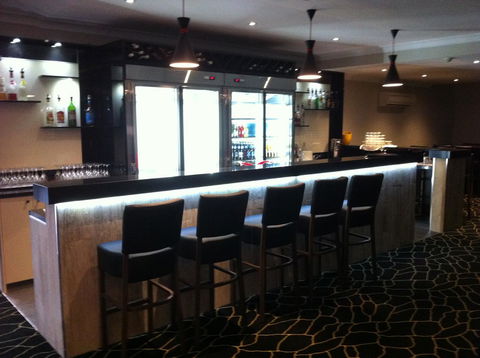 Cattlemans Country Motor Inn & Serviced Apartments - Sydney 4u 1