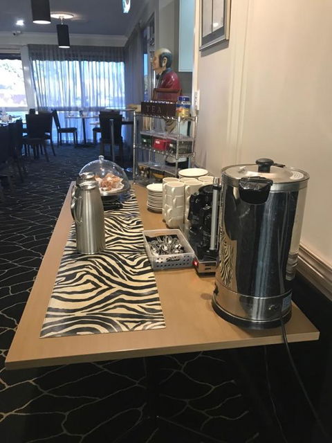 Cattlemans Country Motor Inn & Serviced Apartments - Sydney 4u 3