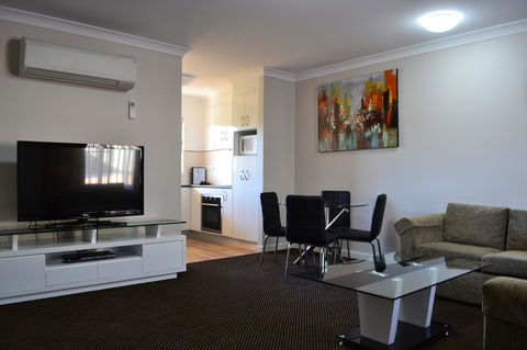 Cattlemans Country Motor Inn & Serviced Apartments - Sydney 4u 42