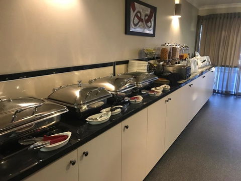 Cattlemans Country Motor Inn & Serviced Apartments - Sydney 4u 5