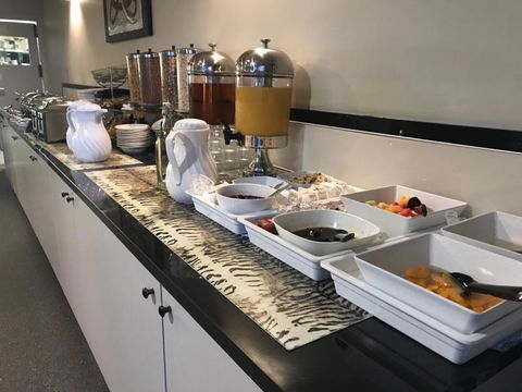 Cattlemans Country Motor Inn & Serviced Apartments - Sydney 4u 4