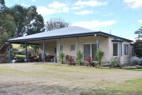 Back Valley Farmstay Bed And Breakfast - Sydney 4u 1