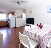 Aurora Holiday Apartment West Beach - Sydney 4u
