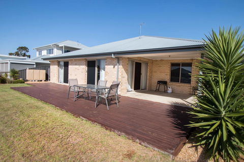 Waterfront On Jefferson, At Wellington Marina, SA - Sydney 4u 20