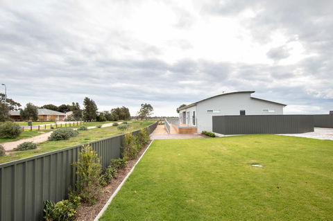 Wellington Lake Retreat - Sydney 4u 19