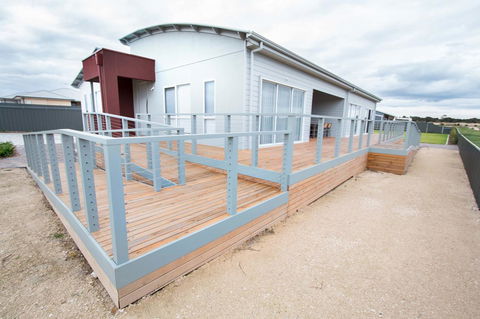 Wellington Lake Retreat - Sydney 4u 20