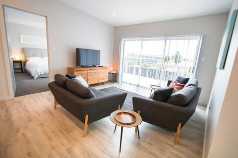 Wellington Lake Retreat - Sydney 4u 4