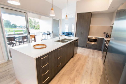 Wellington Lake Retreat - Sydney 4u 3