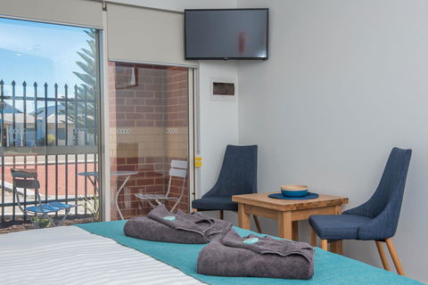 Jurien Bay Motel Apartments - Sydney 4u 8