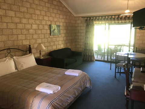 Karri Forest Motel - Sydney 4u 23