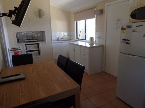 Lazy Lobster Holiday Units & Chalets - Accommodation Sydney 6
