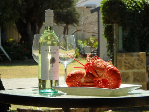 Lazy Lobster Holiday Units & Chalets - Accommodation Sydney 0