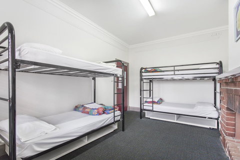 The Emperors Crown Hostel - Accommodation Sydney 7