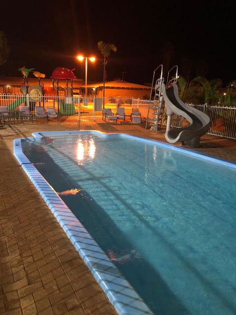 Carnarvon Motel - Sydney 4u 11