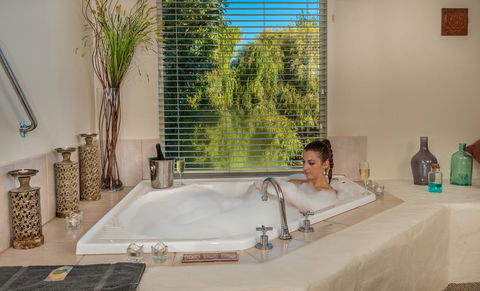 Chimes Spa Retreat - Sydney 4u 15